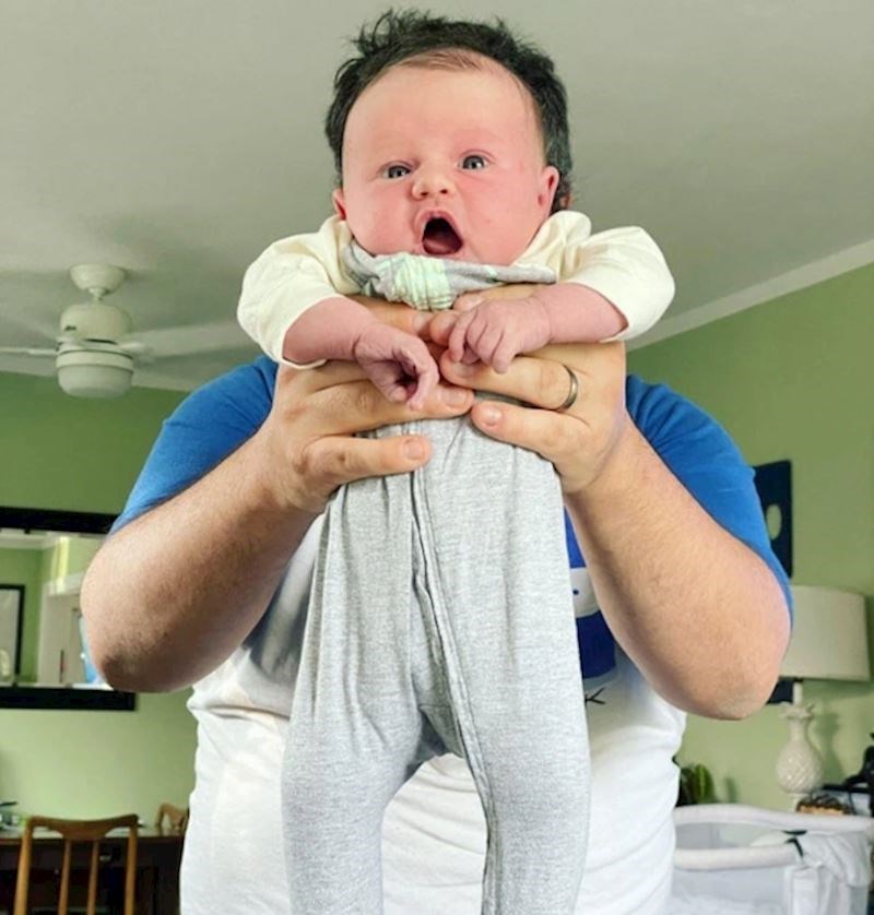 1. "Moja beba ima jakooo puno kose."