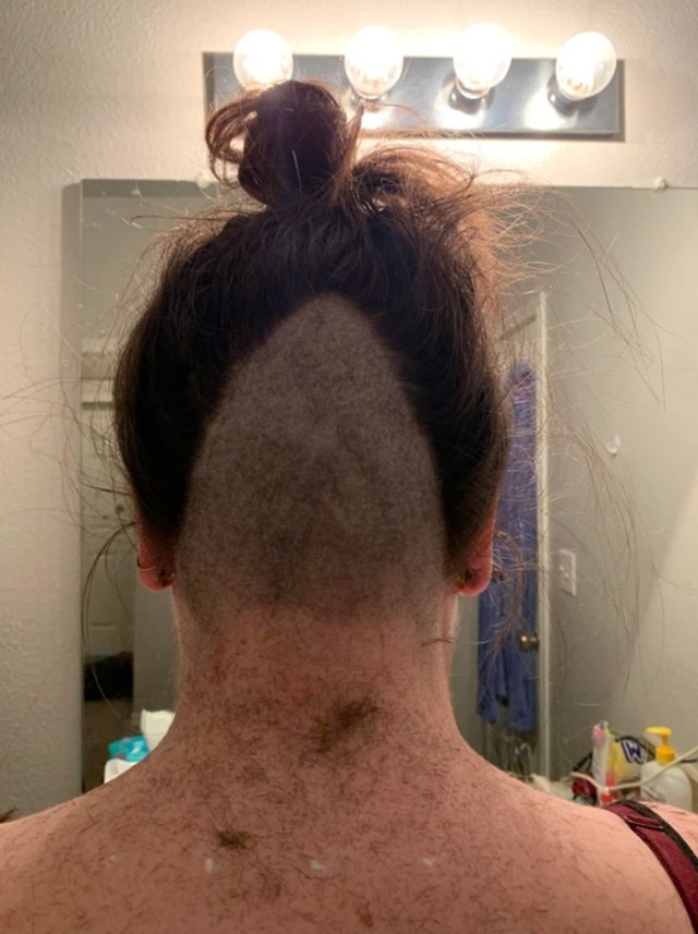 "Prijateljica me mjesecima molila da ju ošišam i nisam htjela, ali me na kraju nagovorila. Sad izgleda ovako... Nadam se da ćemo ostati prijateljice nakon ovoga."