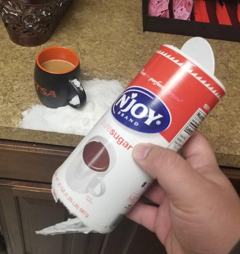 8. "A samo sam htio malo šećera u kavi"