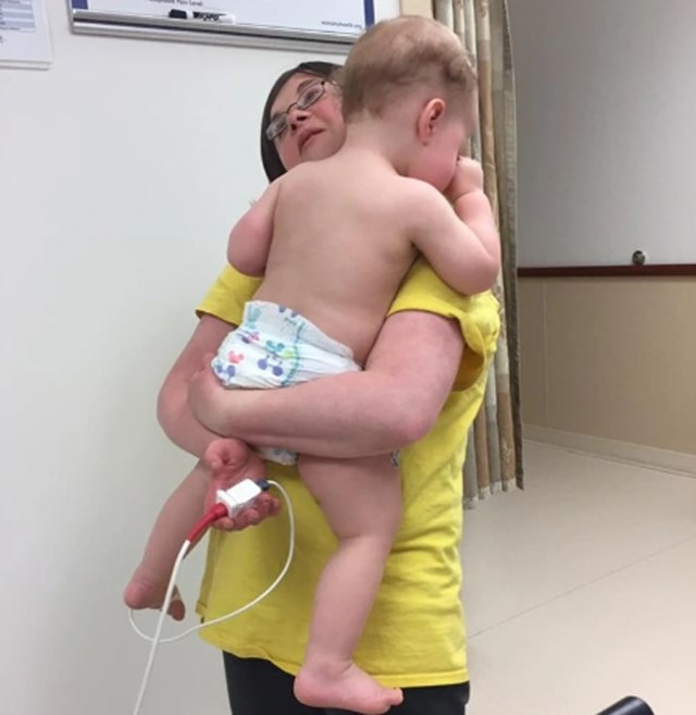"Moja beba ima nešto više od godinu dana i već je ovako velik."