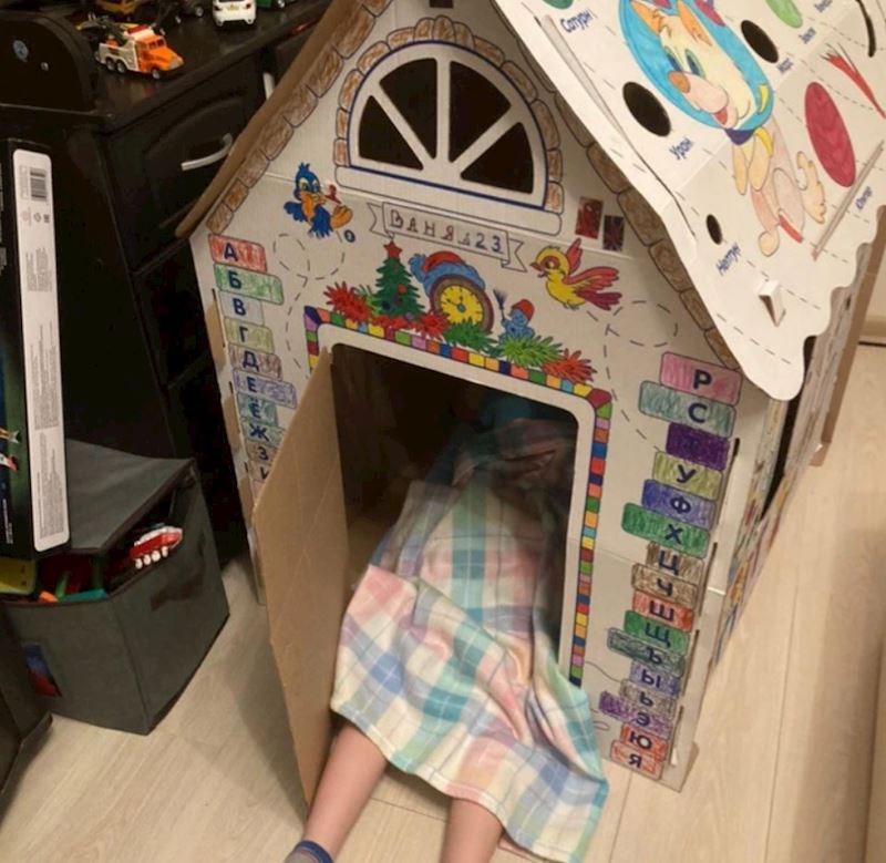 "Nije htio ići u vrtić pa je uzeo dekicu i otišao u "svoju kuću". Rekao je da je to njegova kuća pa su i njegova pravila što znači da ne treba ići u vrtić"