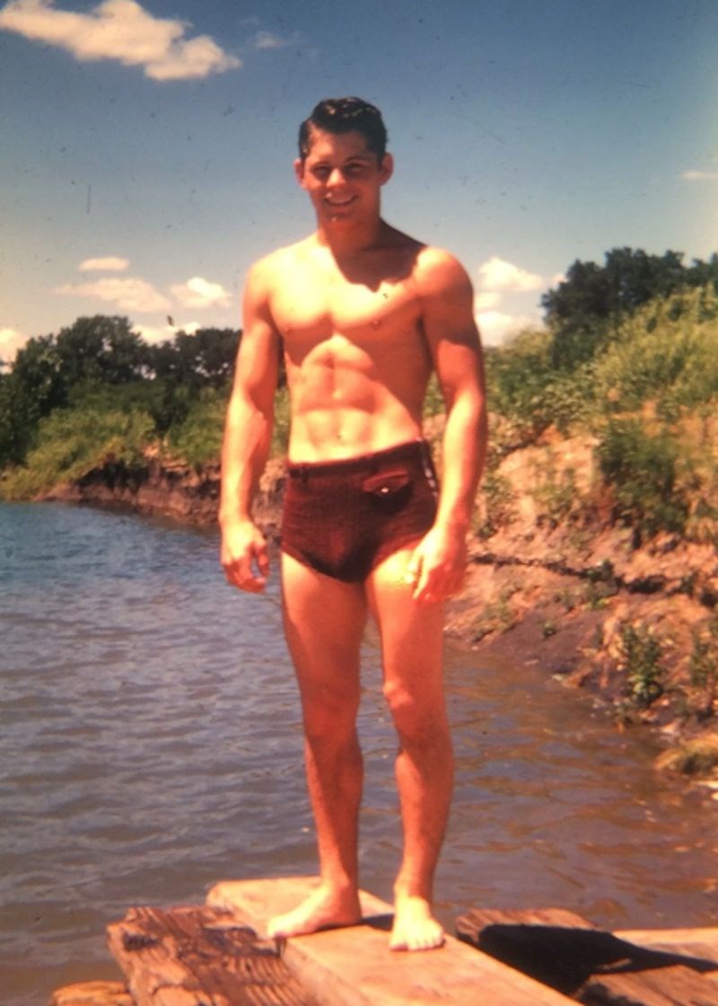 12. "Moj djed sa 17 godina, fotka je snimljena 1947."