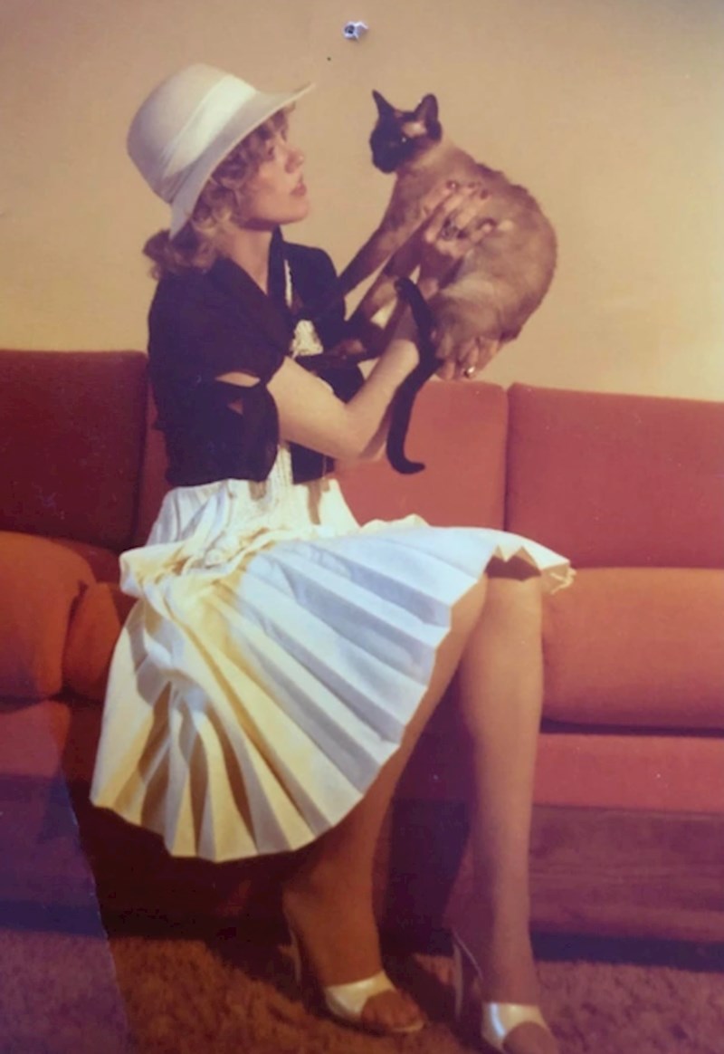 "Moja baka i njezina mačka, snimljeno nekad oko 1980. godine"