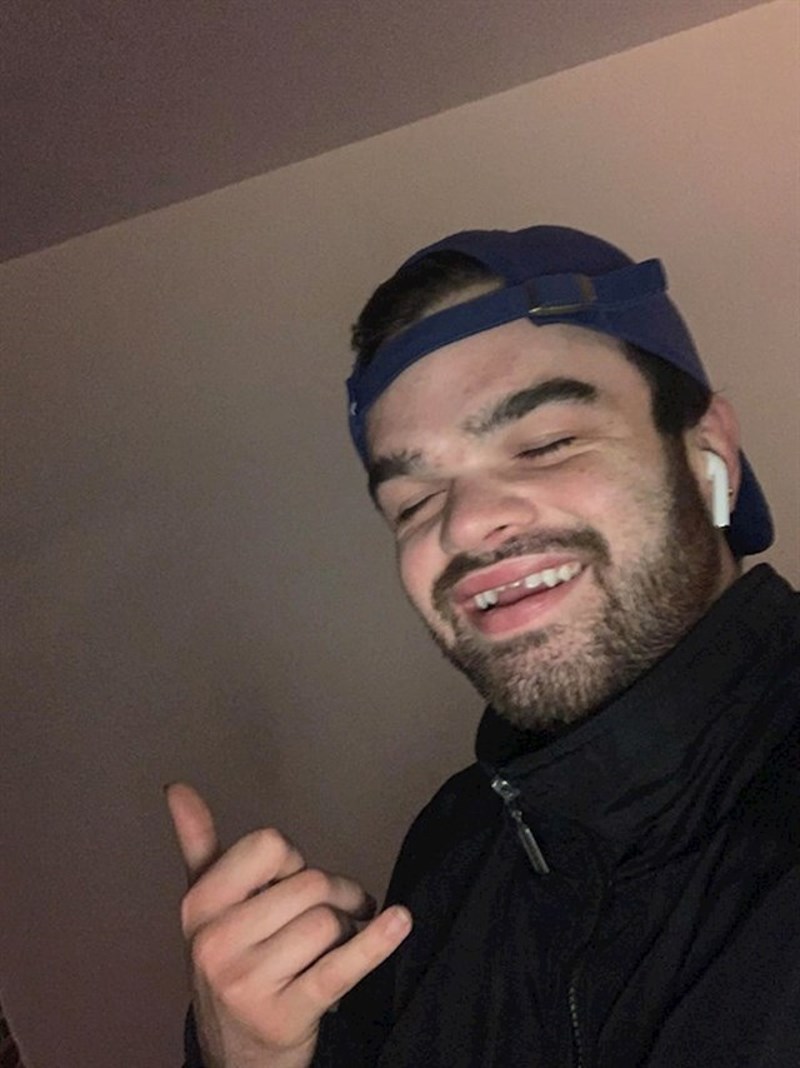 "Progutao sam svoje umjetne prednje zube dok sam jeo zobenu kašu...Srećom pa je karantena trenutno"