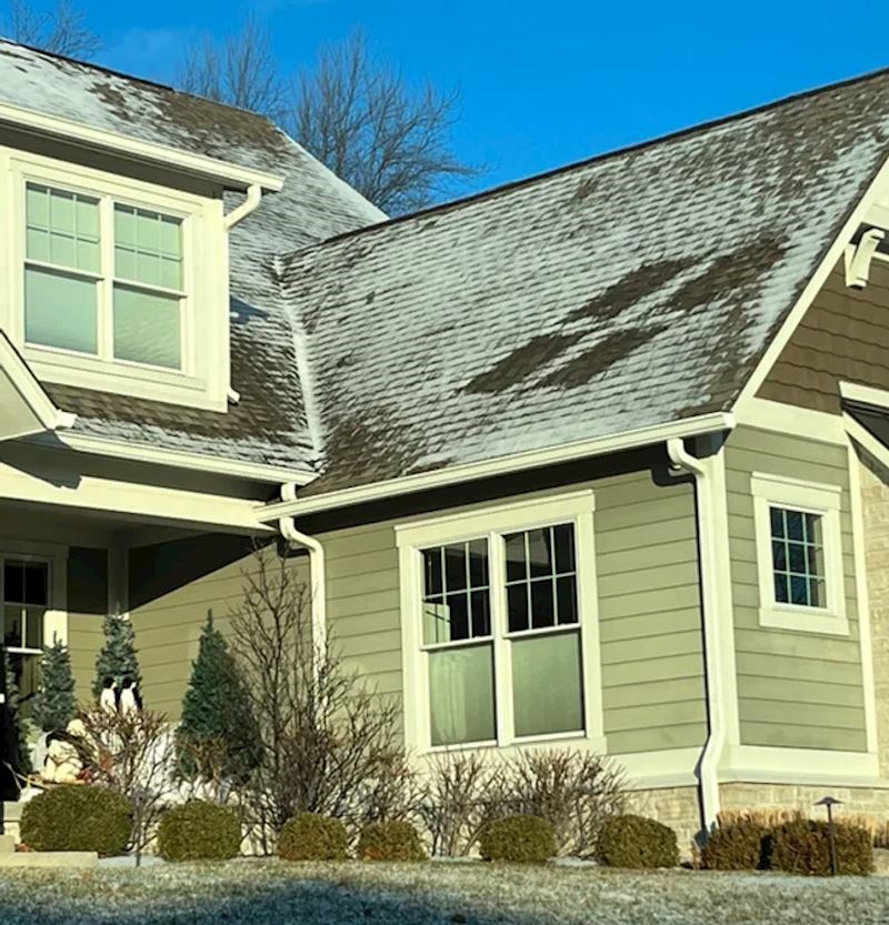 6. Snijeg se otopio samo na jednom dijelu krova