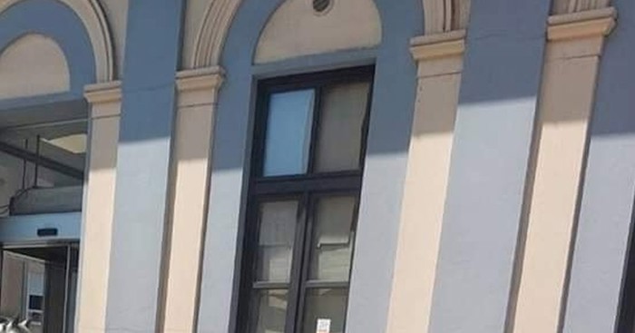 Netko je snimio neobičan prizor ispred banke u Vinkovcima, ovako nešto se ne viđa svaki dan