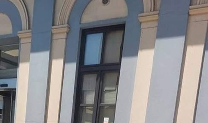 Netko je snimio neobičan prizor ispred banke u Vinkovcima, ovako nešto se ne viđa svaki dan