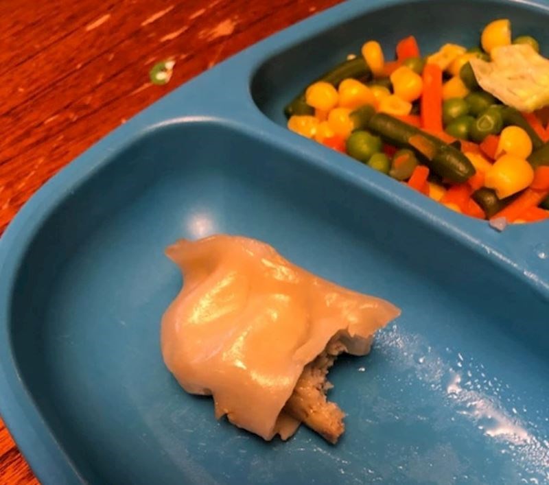 7. "Nije htjela pojesti do kraja jer je rekla da je netko već zagrizao, ali je očito zaboravila da je to bila ona"