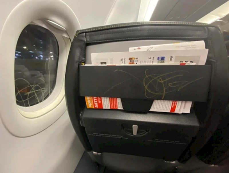 8. "Nečije dijete je šaralo po avionu..."