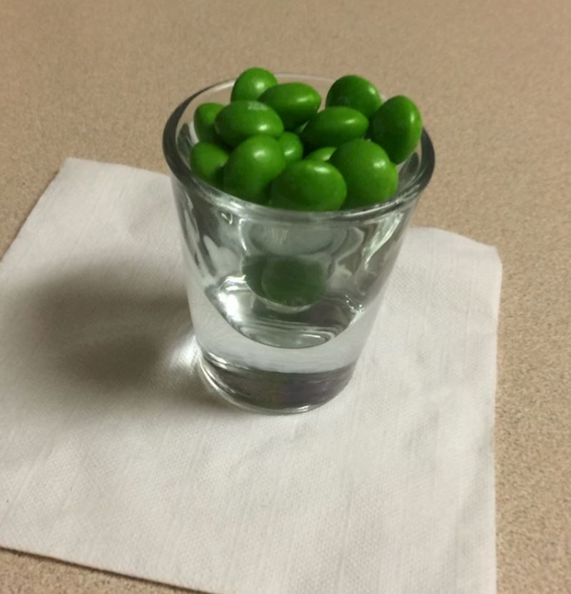 3. "Samohrani sam otac i zelena mi je najdraža boja. Svaki put kad imam loš dan mi moja najstarija kćer donese ove čokoladice"