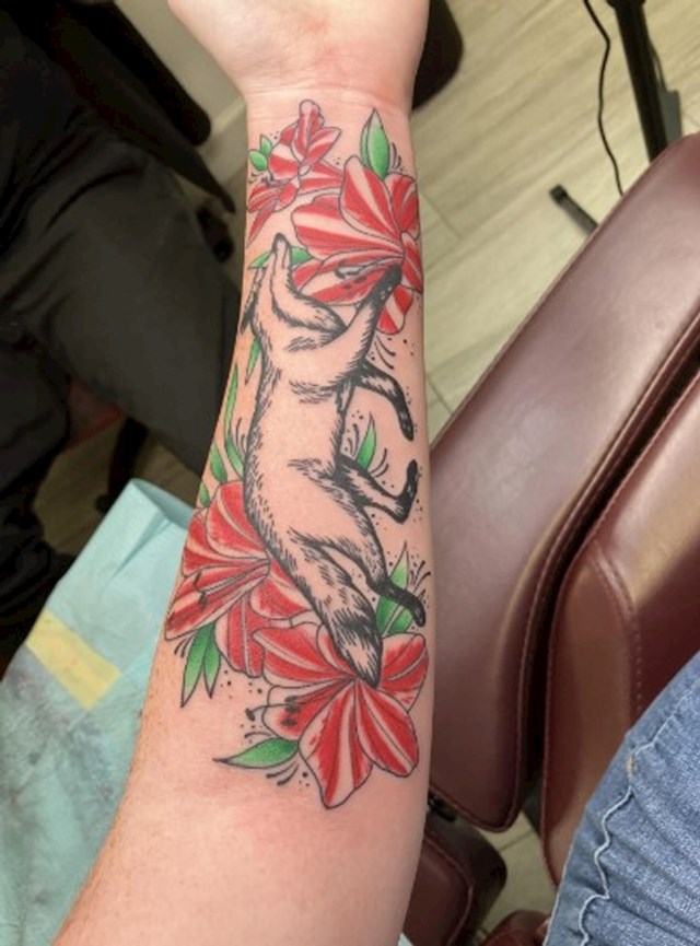 6. "Pet mjeseci od tetoviranja i dalje se ne mogu nadiviti koliko dobro izgleda! Napravila sam tetovažu nakon što sam i službeno pobijedila rak"