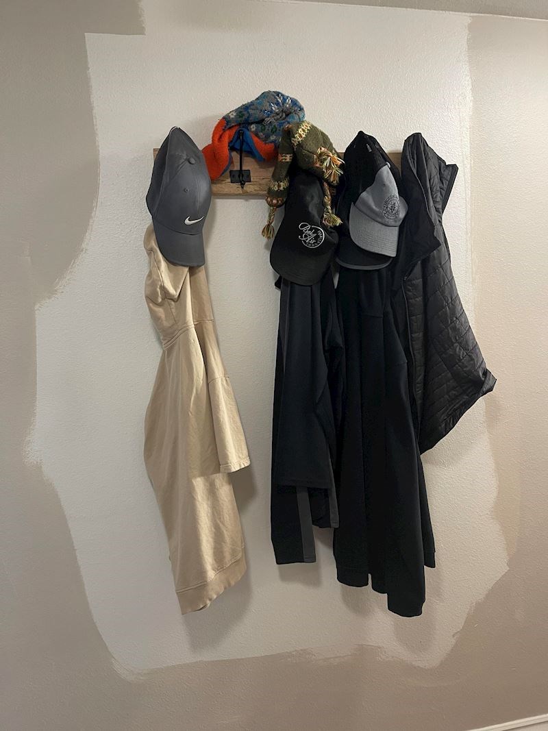 7. "Rekao je da je završio s bojanjem zidova. Izgleda li vama ovo kao gotov projekt?!"