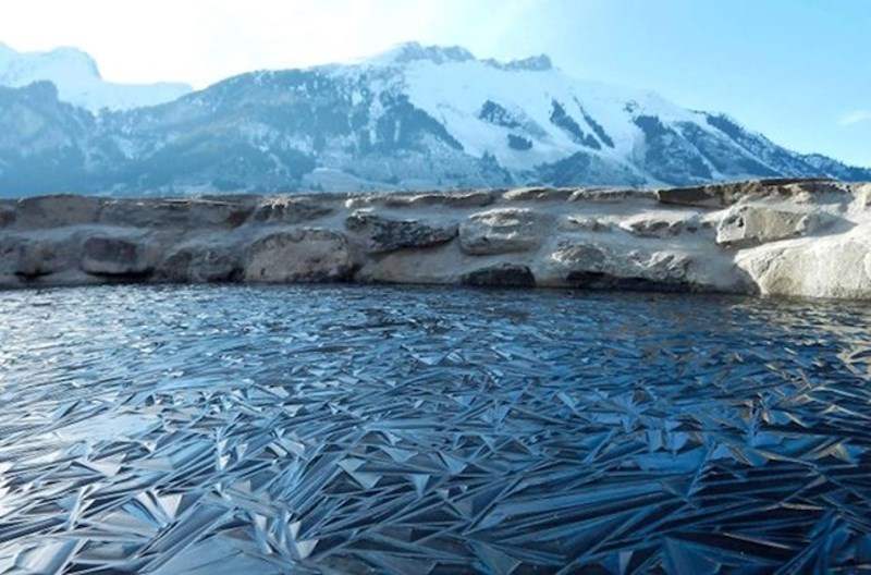 Što se dogodi s površinom vode kada je jako hladno