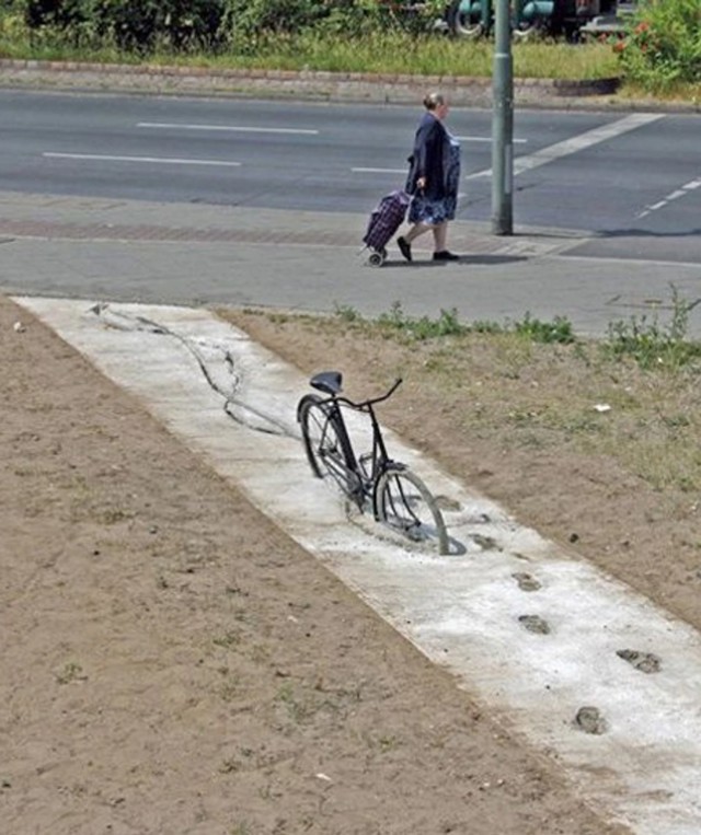 Teško je ne nasmijati se na ovaj prizor, ali vjerujemo da osobi koja je zapela nije bilo do smijeha.