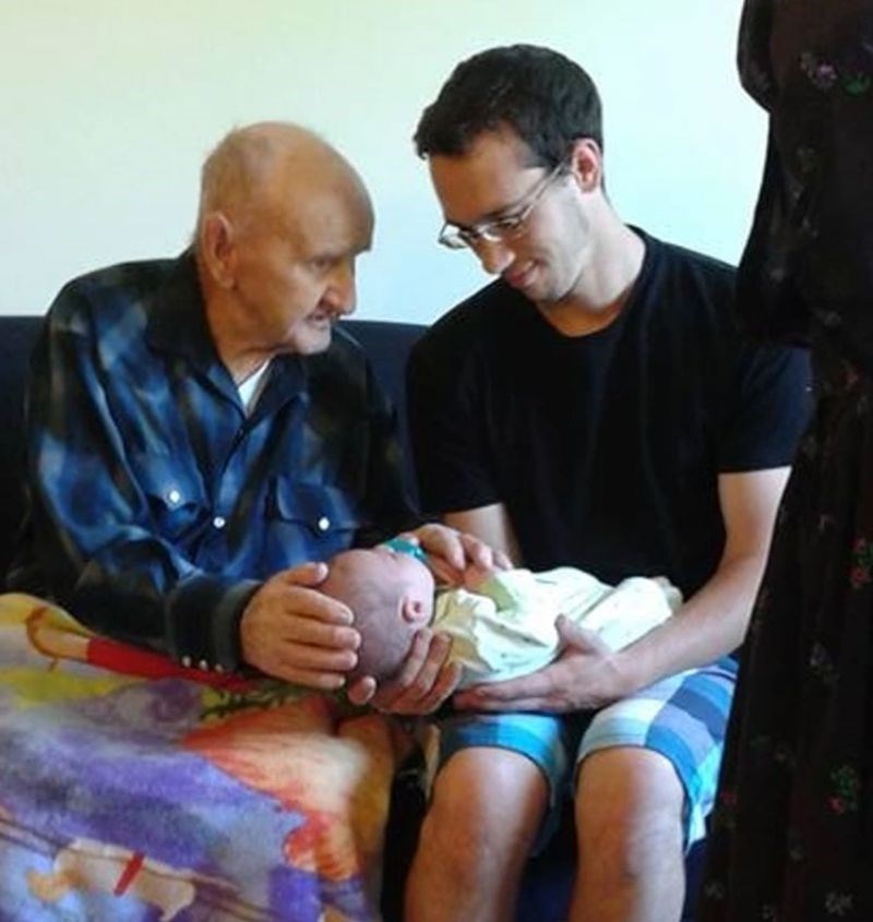 5. "Upoznao sam djeda sa svojim sinom."