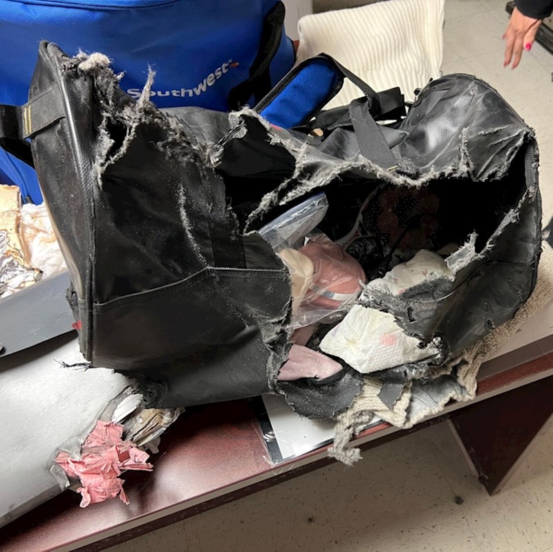 "Ovako je izgledala moja putna torba nakon vožnje u avionu. Nemam riječi!"