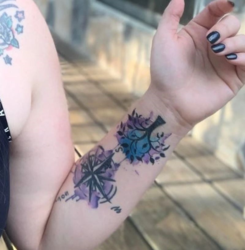 "Mama mi je uvijek govorila: 'Gdje god da si, nikad nemoj izgubiti smjer i uvijek se vrati svojim korijenima". Zbog toga sam odlučila tetovirati kompas i stablo."