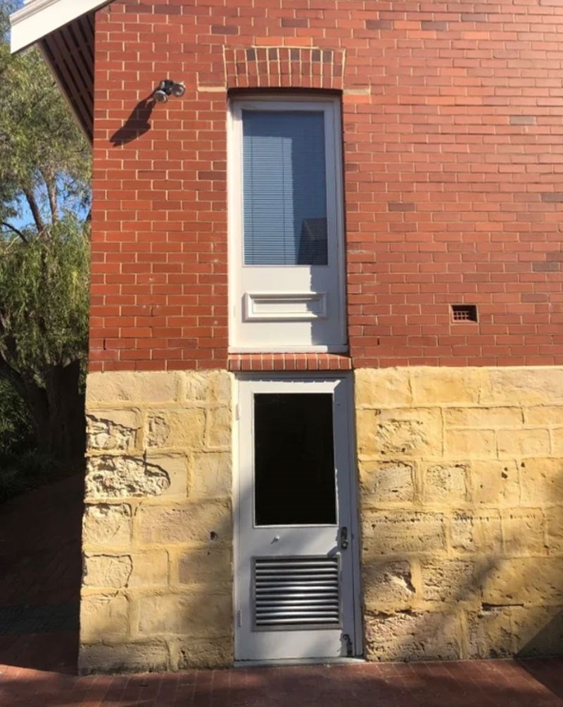 Gornja vrata su za neželjene goste 🤣