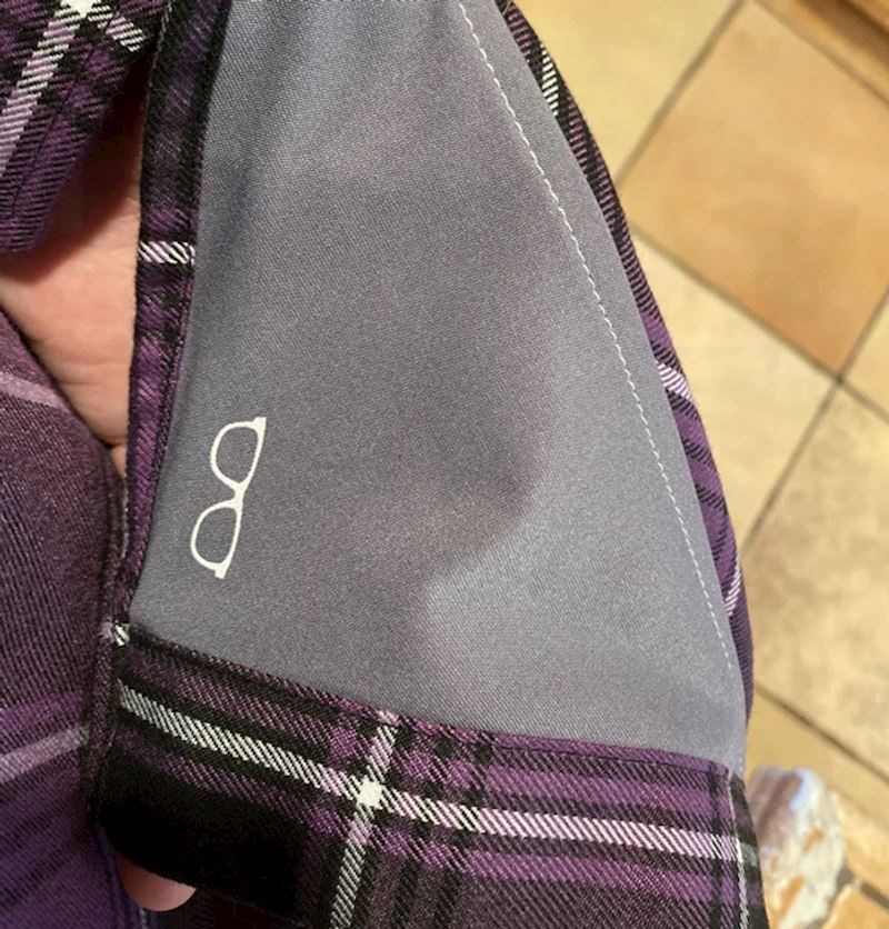 10. Jakna koja ima poseban dio kojim se mogu očistiti naočale