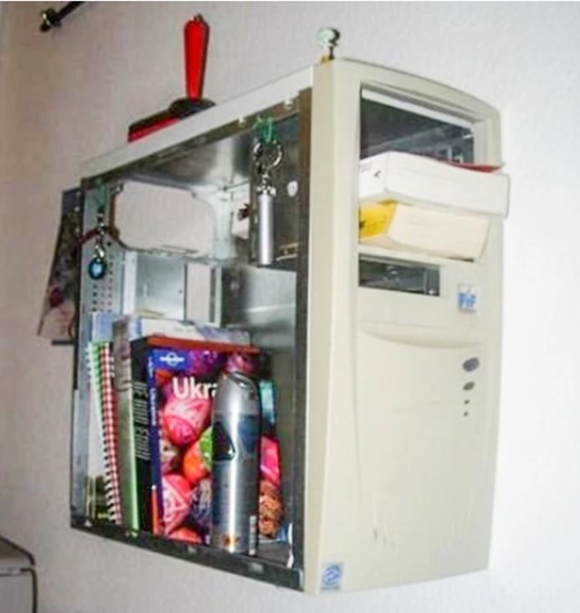 Od starog računala do police