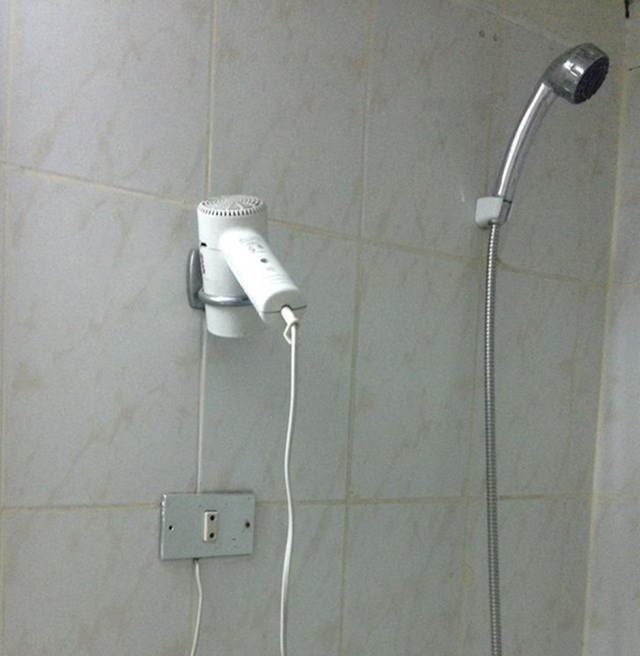 "Tuš i sušilo za kosu u mom hotelu..."