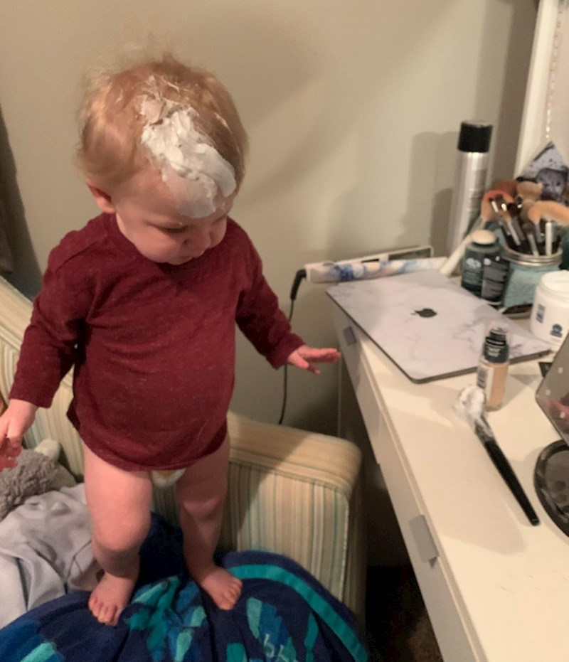 5. "Odlučila se igrati s mojom šminkom. Baš sam jako sretna zbog toga"