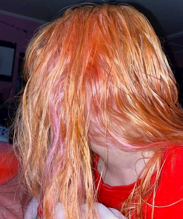 "Htjela sam da mi kosa izgleda ružičasto kao žvakaća guma, a sad imam deset boja na kosi..."