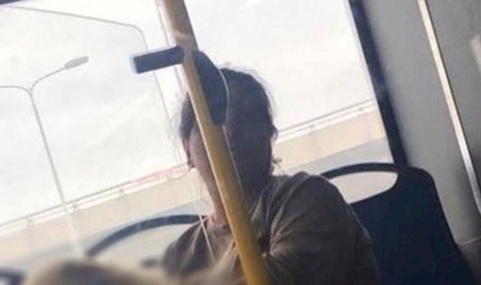 Ekipu na Fejsu iznenadio "slijepi" putnik u autobusu u Beogradu, ovo se ne viđa svaki dan
