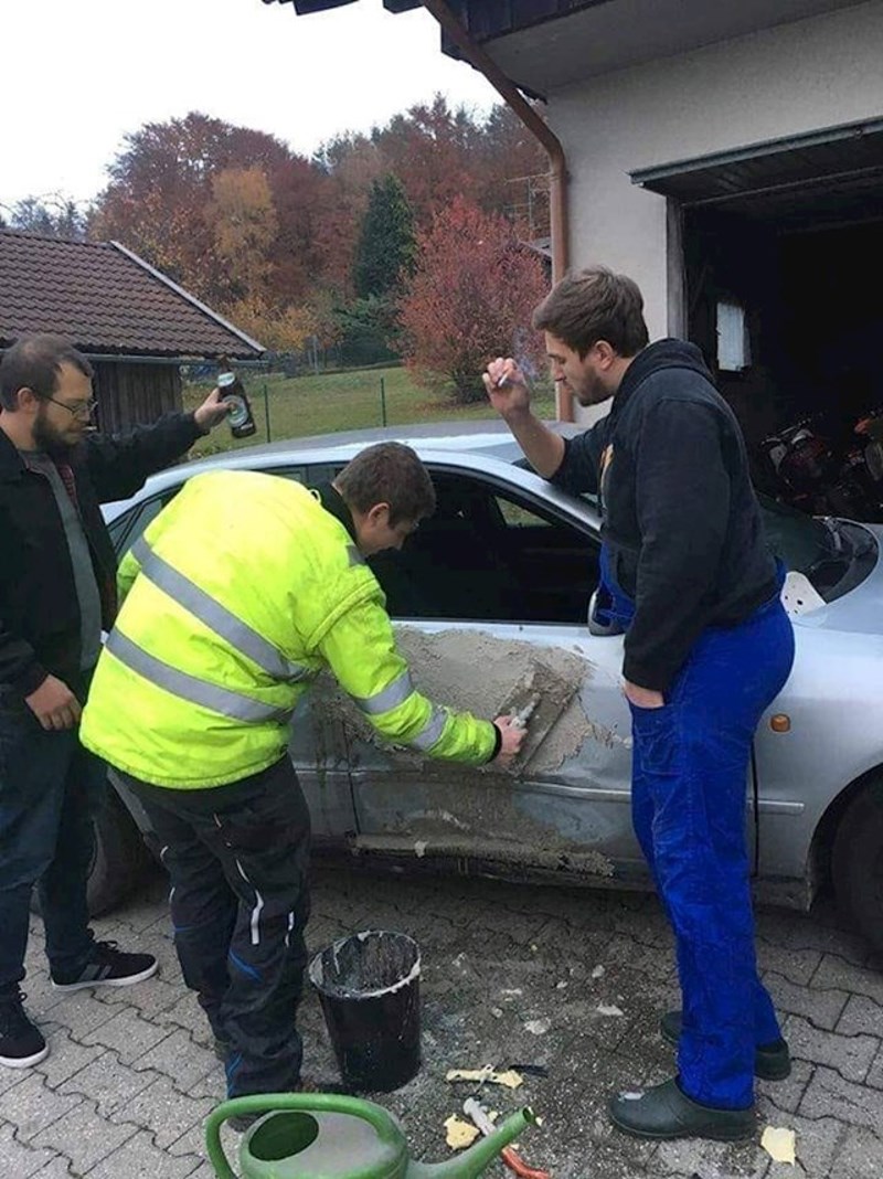 Nemojte OVAKO popravljati vrata na autu. :)