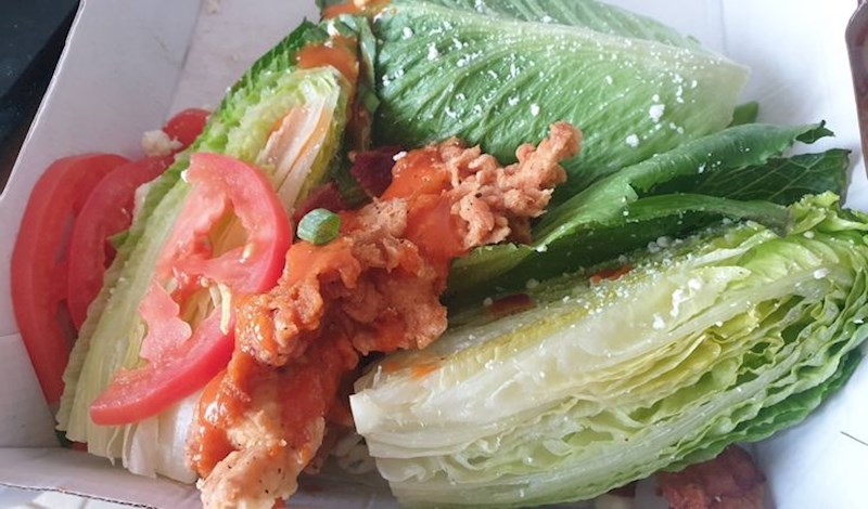 13. "Naručila sam salatu i ovako su mi je servirali"