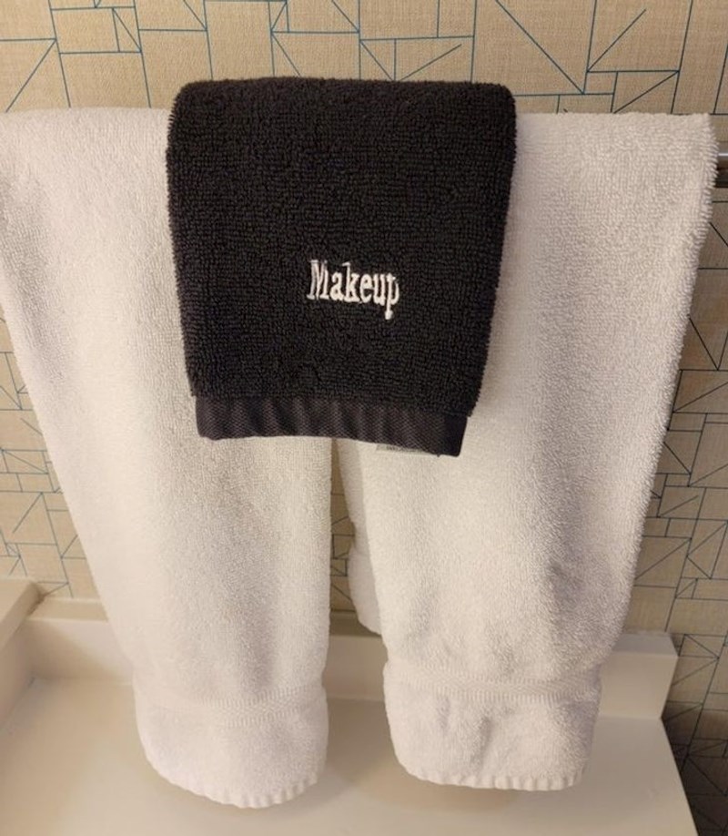 12. Poseban ručnik za brisanje lica nakon skidanja šminke