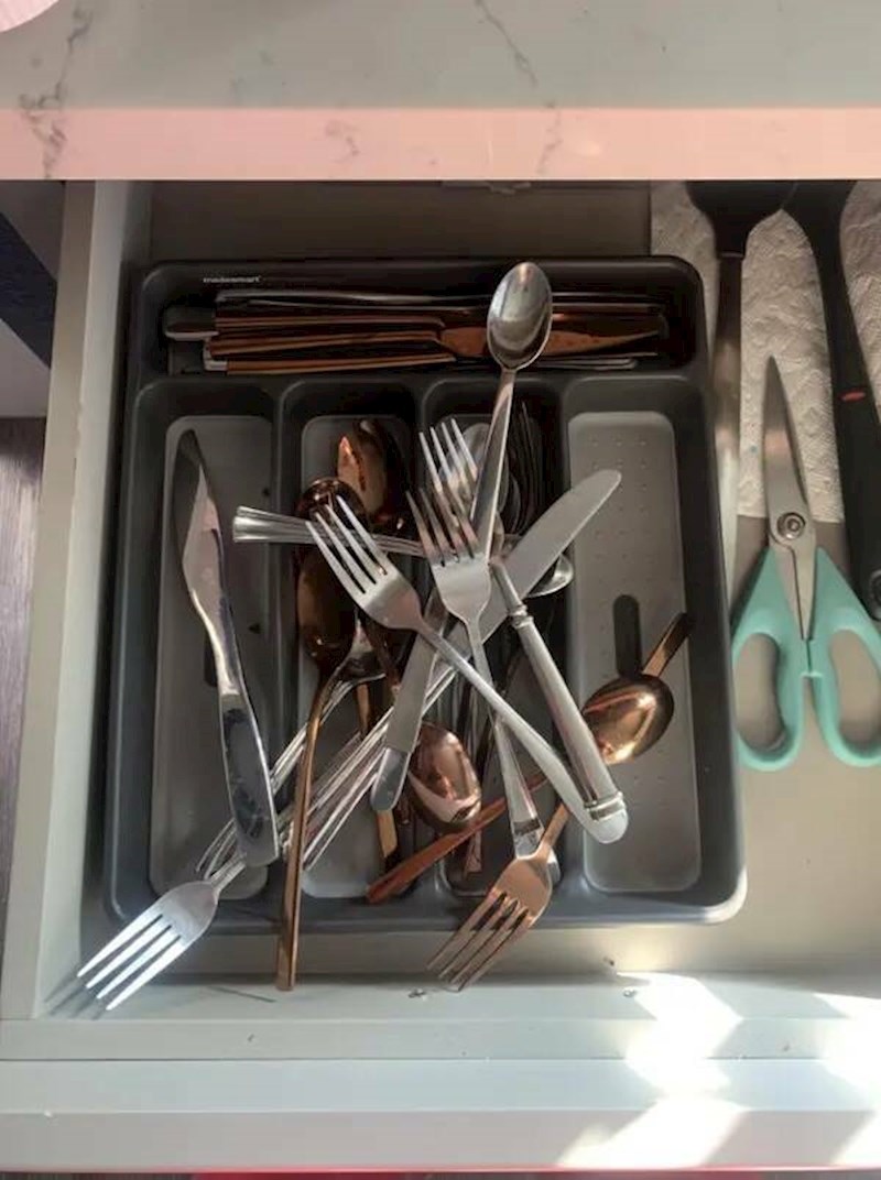 5. "Evo kako on "posprema" posuđe i sve ostalo u kuhinji što ga zamolim"