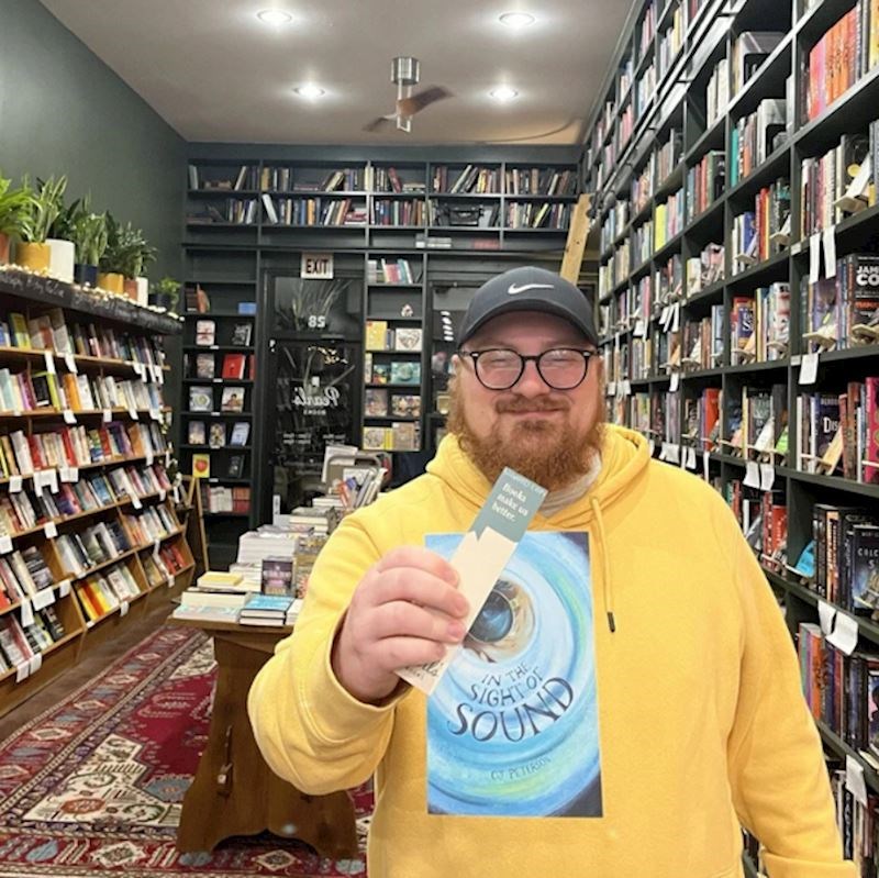 13. "Ispunio sam svoj san i napisao knjigu. Sada se može kupiti i posuditi u knjižarama"