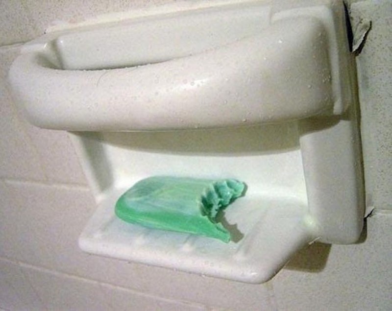 11. "Cimer se jučer vratio pijan, očito nije mogao pronaći pastu za zube..."