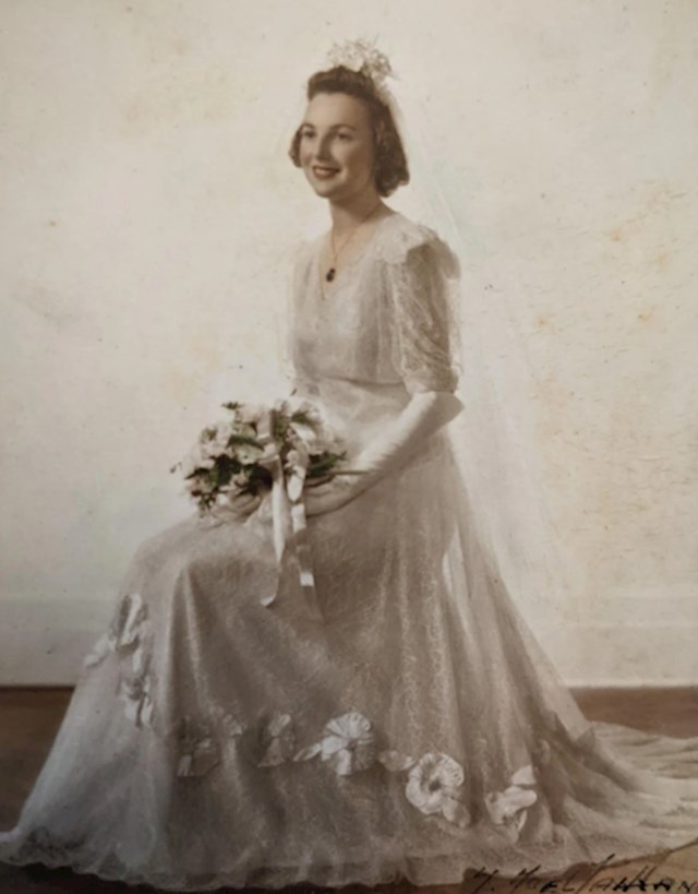 "Bakin vjenčani portret iz 1941. godine. Tada je već bila sedam mjeseci trudna s mamom"