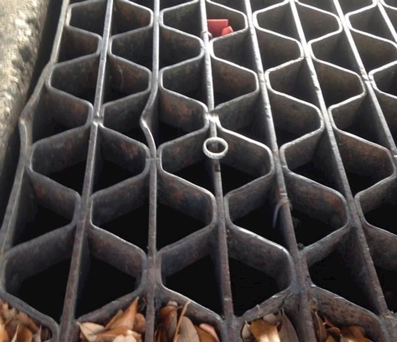 9. "Kolike su šanse da se ovo dogodi? Baš imam sreće da prsten nije upao u šaht"