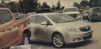 Snimka propalog pokušaja parkiranja je viralni hit, nasmijat ćete se kad vidite što je izveo vozač