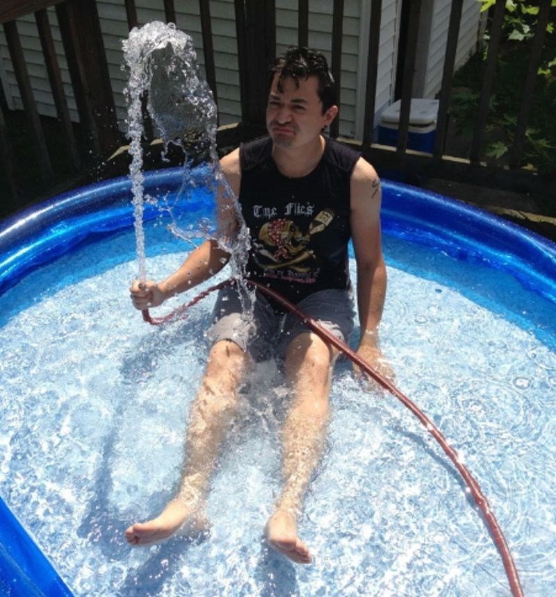 7. "Suprug je kupio bazen za klince, a kad se oni nisu htjeli kupati znao je što mu je činiti."