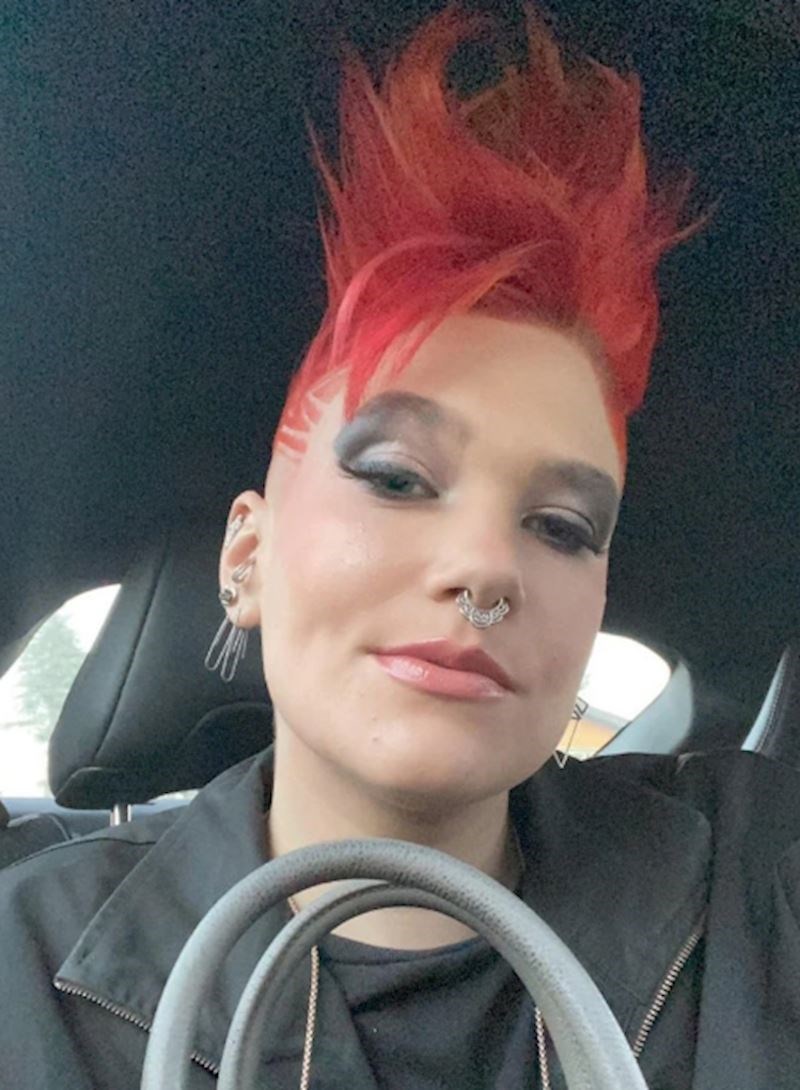 "Pogledajte samo kako mi je našminkala oči..."