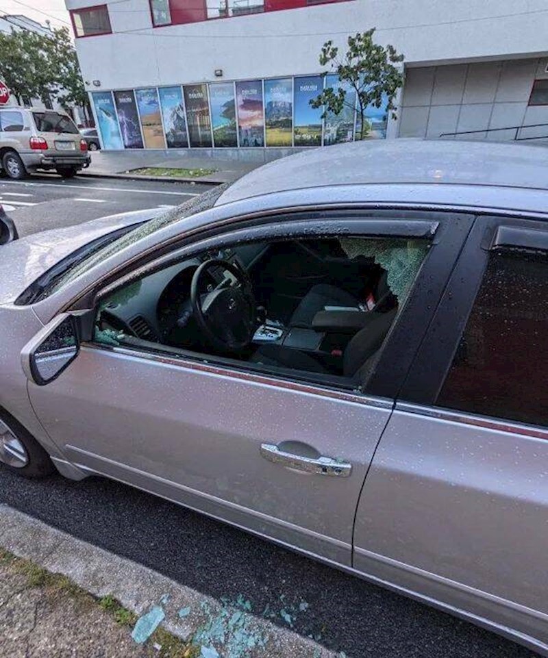 18. Samo su im razbili staklo, nisu ništa uzeli, ali svejedno...