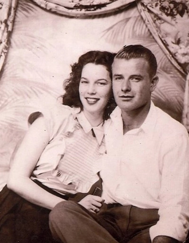 13. "Djed i baka na spoju 1948. godine."