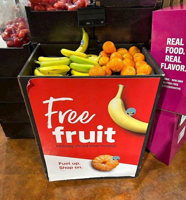 24. Besplatno voće za kupce kako ne bi kupovali gladni