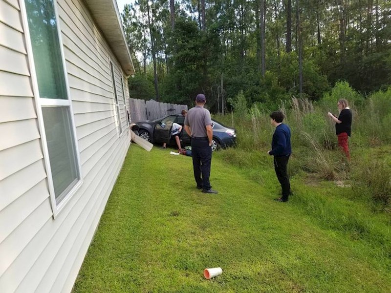 4. "Još uvijek mi nije jasno kako su se uspjeli zaletjeti u stražnju stranu kuće koja ni ne gleda na cestu..."