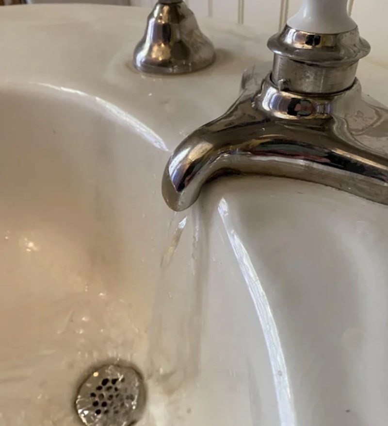 12. "Ovako izgleda slavina u mom apartmanu."