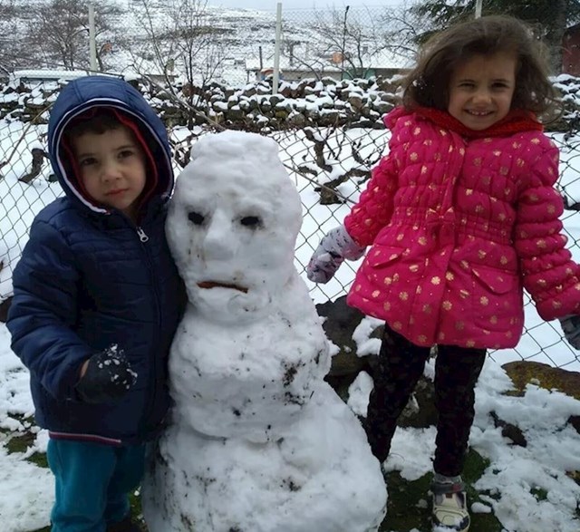 11. "Nismo im imali srca reći da ovaj snjegović izgleda malo psihotično"