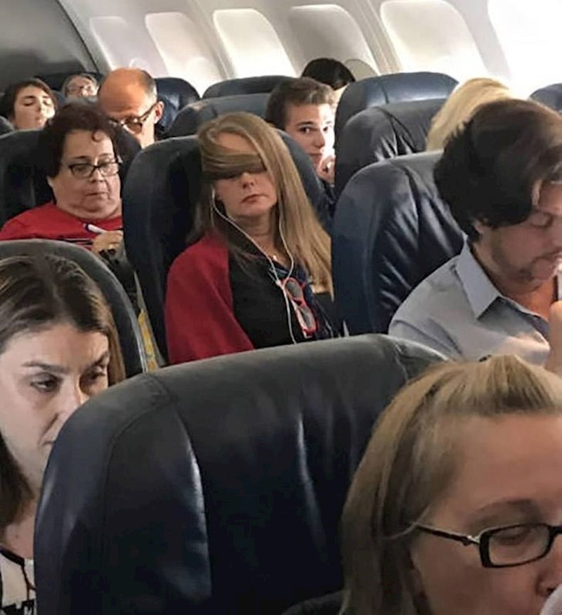 10. Spavanje u avionu više nije problem. Doduše, samo ako imate dugu kosu...