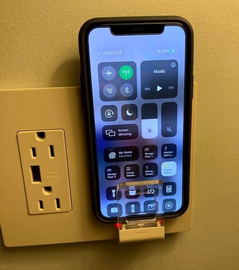 11. Bežični punjač koji je pričvršćen na zid