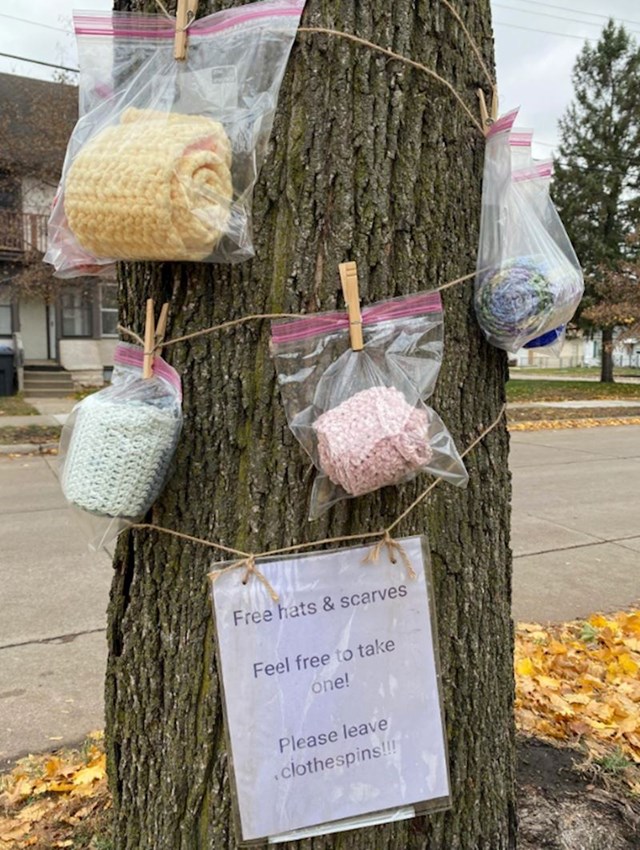 "Netko je u mom susjedstvu ostavio besplatne kape i šalove za one kojima su potrebni"