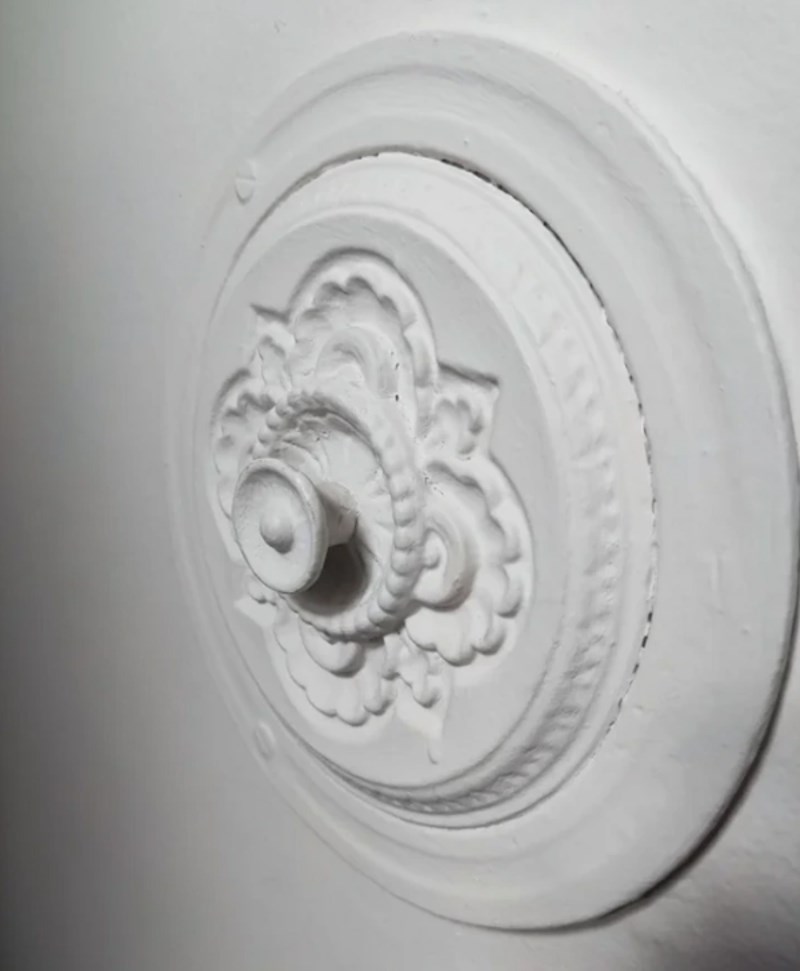 7. ''Što je ovo trebalo biti? Pronašli smo na zidu u jednoj staroj kući, ali ne znamo čemu služi.''