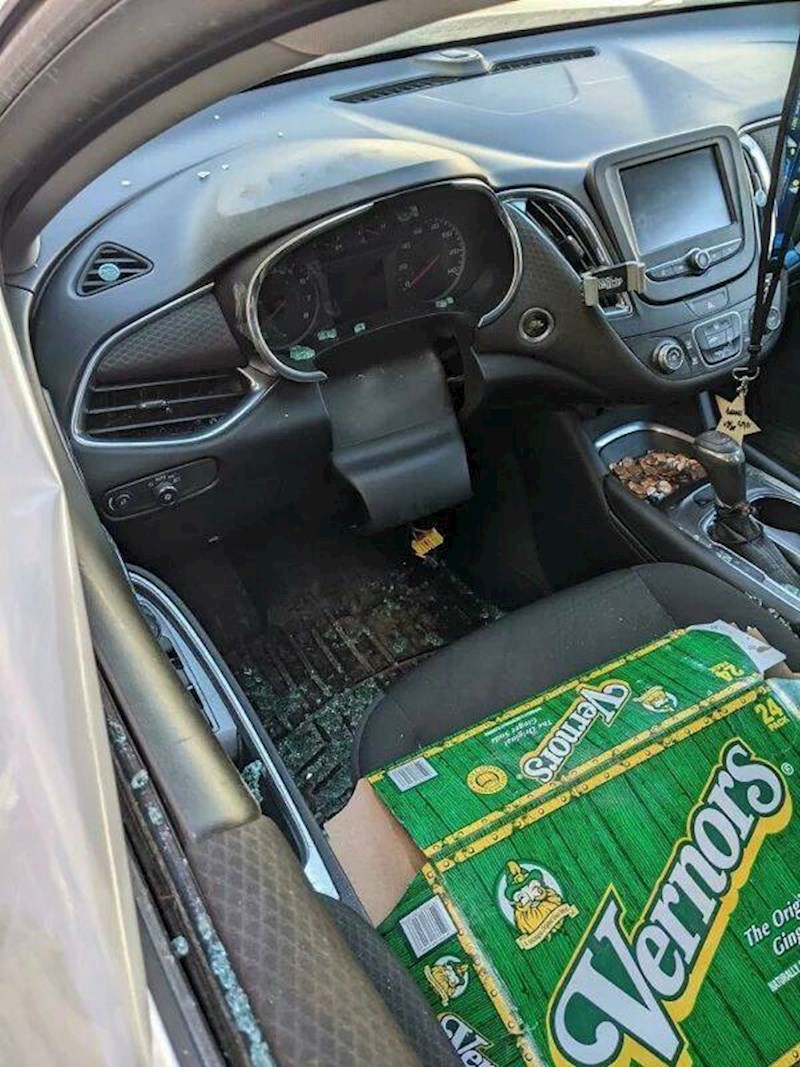 17. Ukrali su im volan...